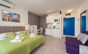 Ink Apartment
